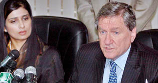 US will not interfere in Musharrafs case: Holbrooke 